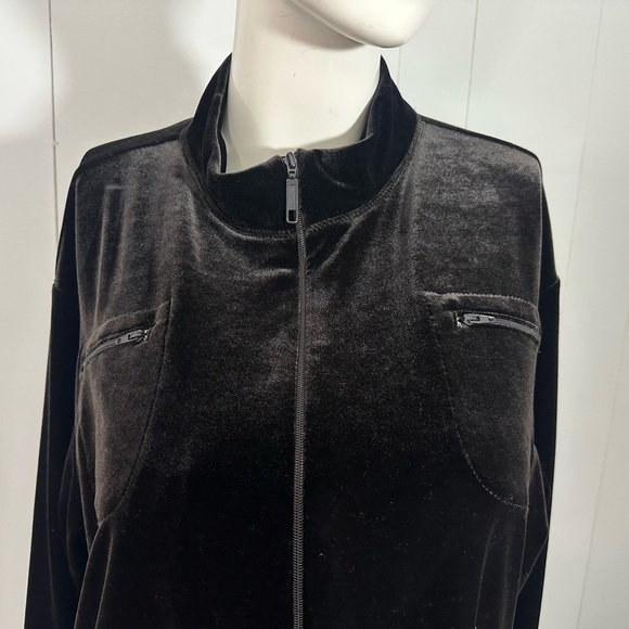 Chico's Black Velvet Jacket Classic Fit Zip Pockets Long Sleeve Sz 0 USA Small - Picture 2 of 10